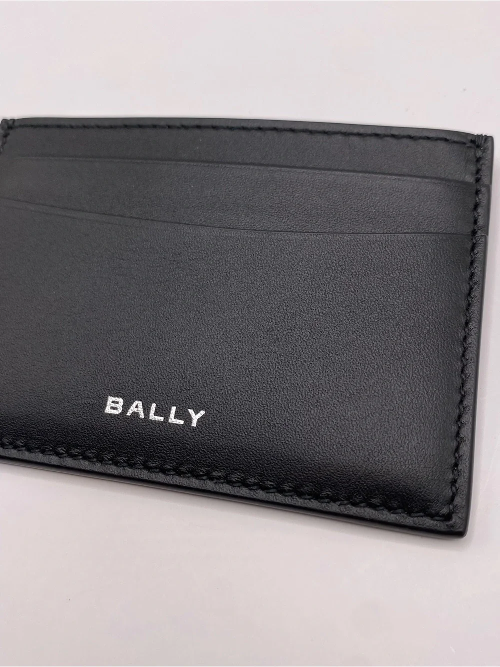 Bally Mens Busy Black Leather Slim Card Case Solid Pattern